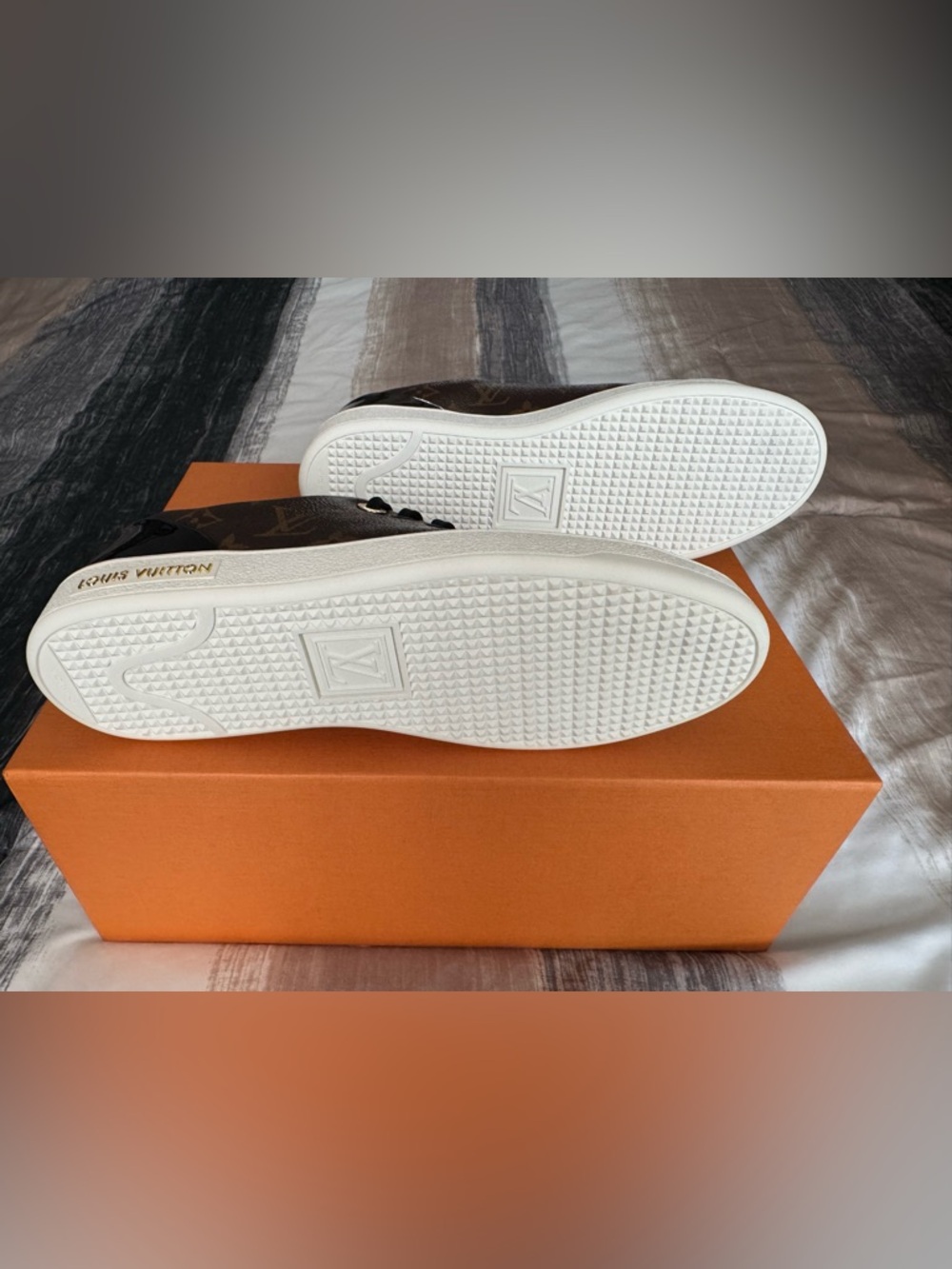Louis Vuitton Sneakers Size 8 - Picture 7 of 8
